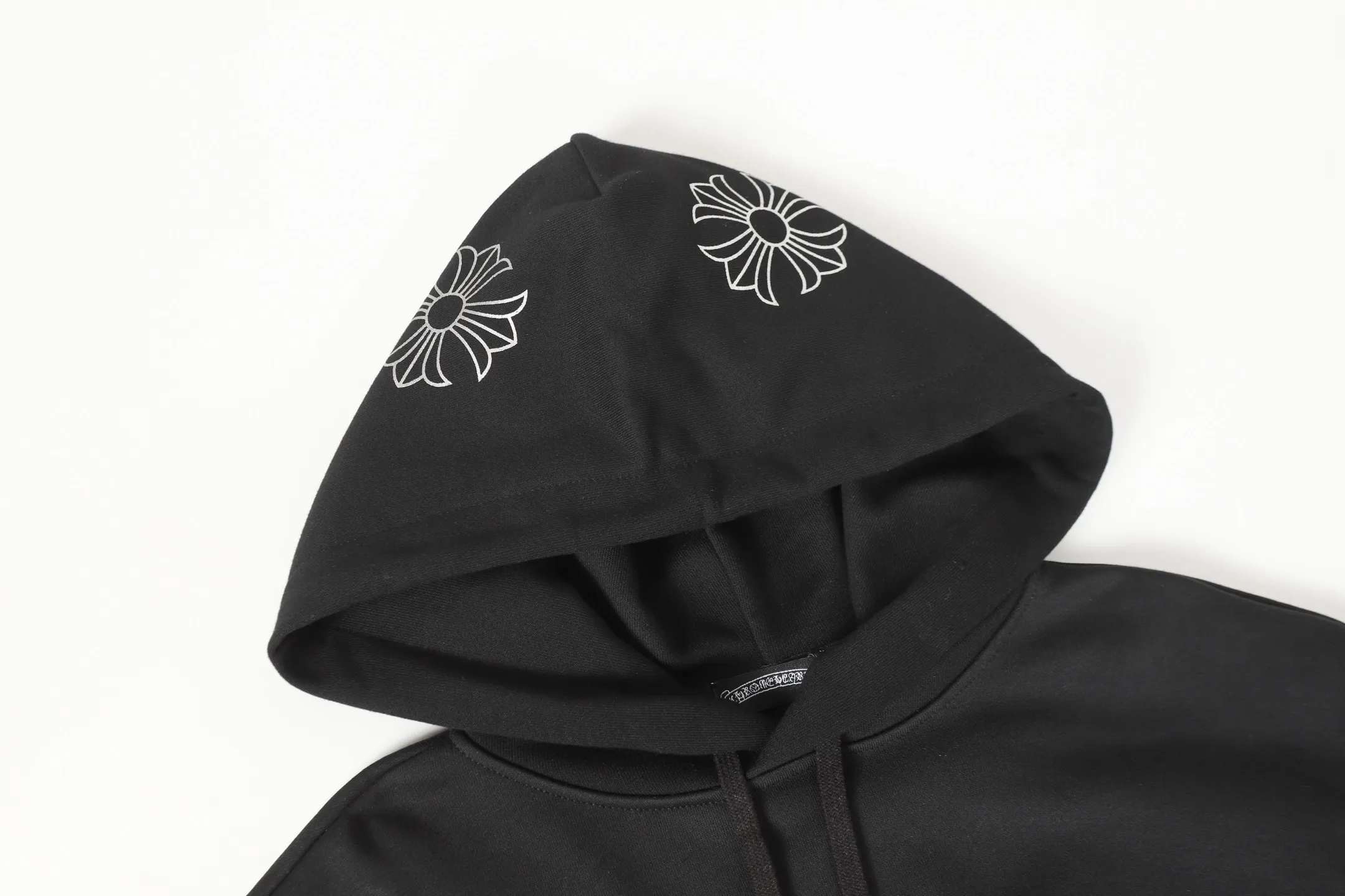P240 3111 cross-border running quantity model, please do not place an order if you pursue quality - Chrome Hearts/Chrome Hearts Horseshoe Sanskrit printed hooded sweatshirt - High weight, high density and high quality. The wool is soft, delicate and skin-friendly. It feels soft and silky. It has excellent warmth and skin-friendly properties. - Custom-woven and custom-dyed, no color difference. No matter the fabric or workmanship details, it beats the ordinary version on the market. -Colour: black -Size: S M L XL